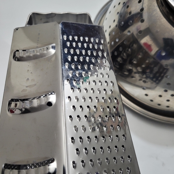 6 sided stainless steel grater with bonus drainer - Picture 9 of 10